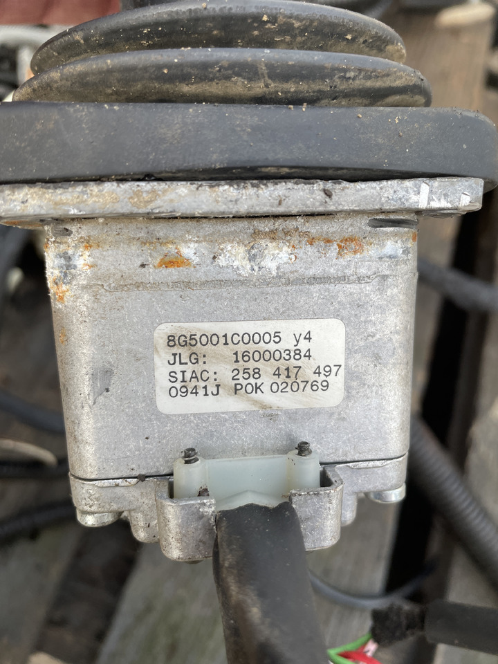 Deuzt-Fahr Agrovector JLG - joystick 16000384 - Pièces de rechange pour Chariot télescopique: photos 2 Deuzt-Fahr Agrovector JLG - joystick 16000384 - Pièces de rechange pour Chariot télescopique: photos 2