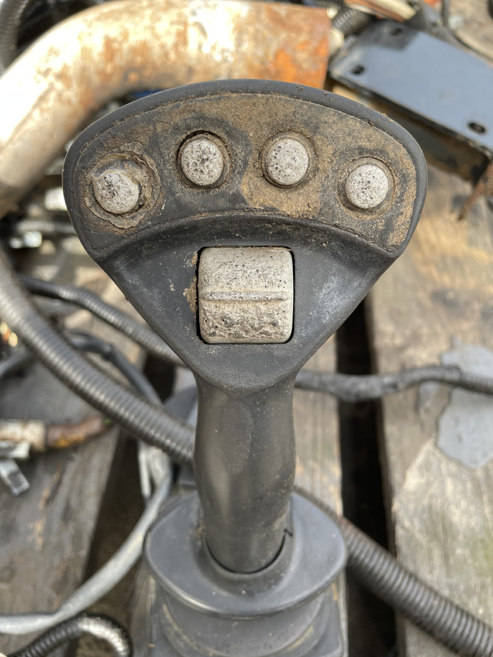 Deuzt-Fahr Agrovector JLG - joystick 16000384 - Pièces de rechange pour Chariot télescopique: photos 1 Deuzt-Fahr Agrovector JLG - joystick 16000384 - Pièces de rechange pour Chariot télescopique: photos 1