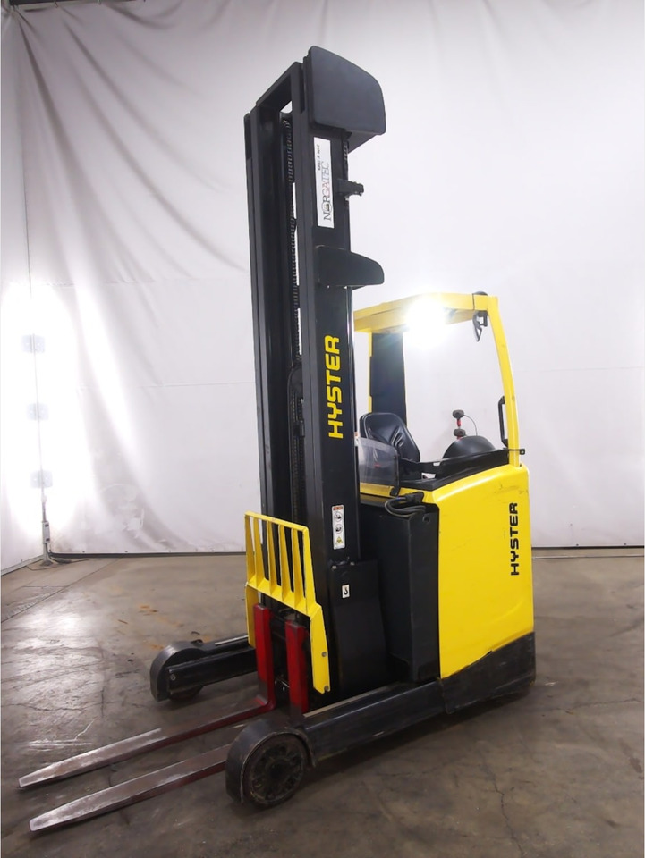 Hyster R1.6 - Chariot à mât rétractable: photos 1 Hyster R1.6 - Chariot à mât rétractable: photos 1