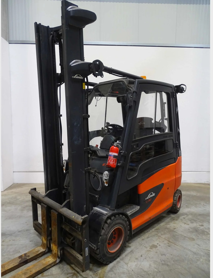 Linde E30 - Chariot élévateur électrique: photos 1 Linde E30 - Chariot élévateur électrique: photos 1