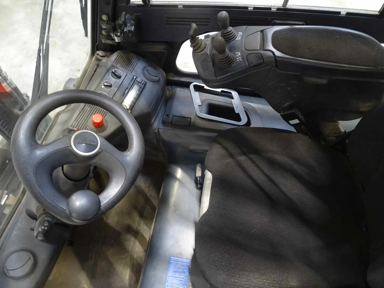 Linde E30 - Chariot élévateur électrique: photos 3 Linde E30 - Chariot élévateur électrique: photos 3