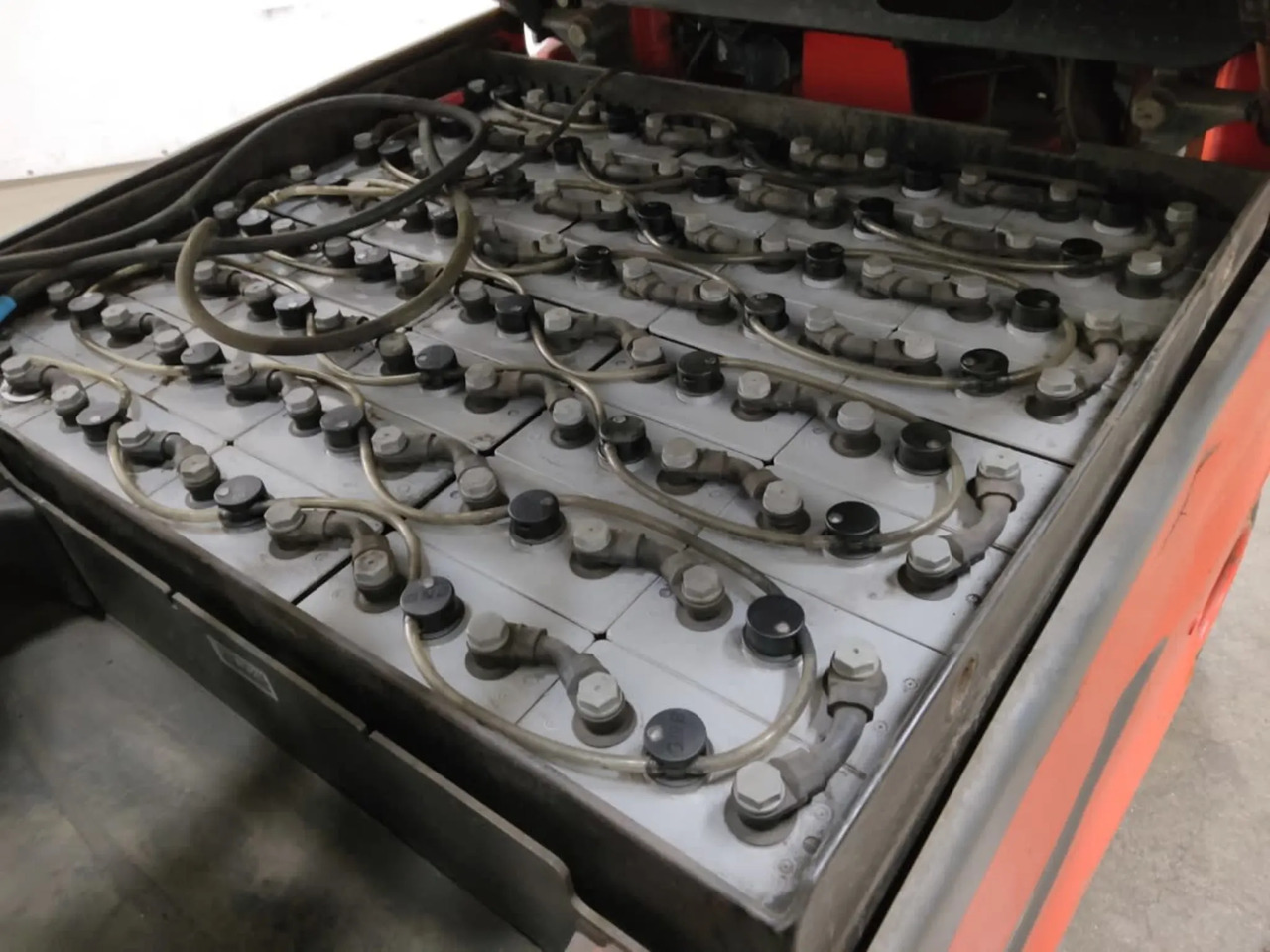 Linde E30HL-01/600 - Chariot élévateur électrique: photos 4 Linde E30HL-01/600 - Chariot élévateur électrique: photos 4