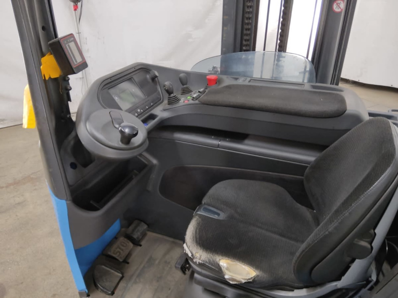 Linde R16HD - Chariot à mât rétractable: photos 3 Linde R16HD - Chariot à mât rétractable: photos 3