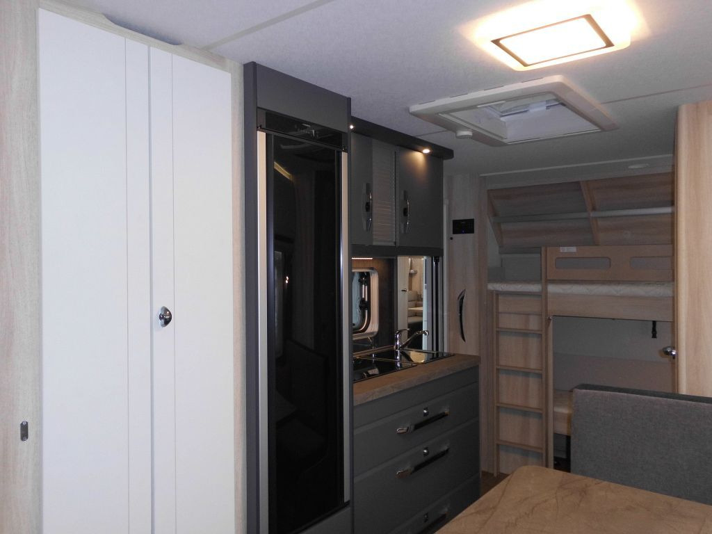 Caravane Hobby De Luxe 490 KMF 2026 GARAGE AUTARK 1800kg.+++: photos 12 Caravane Hobby De Luxe 490 KMF 2026 GARAGE AUTARK 1800kg.+++: photos 12