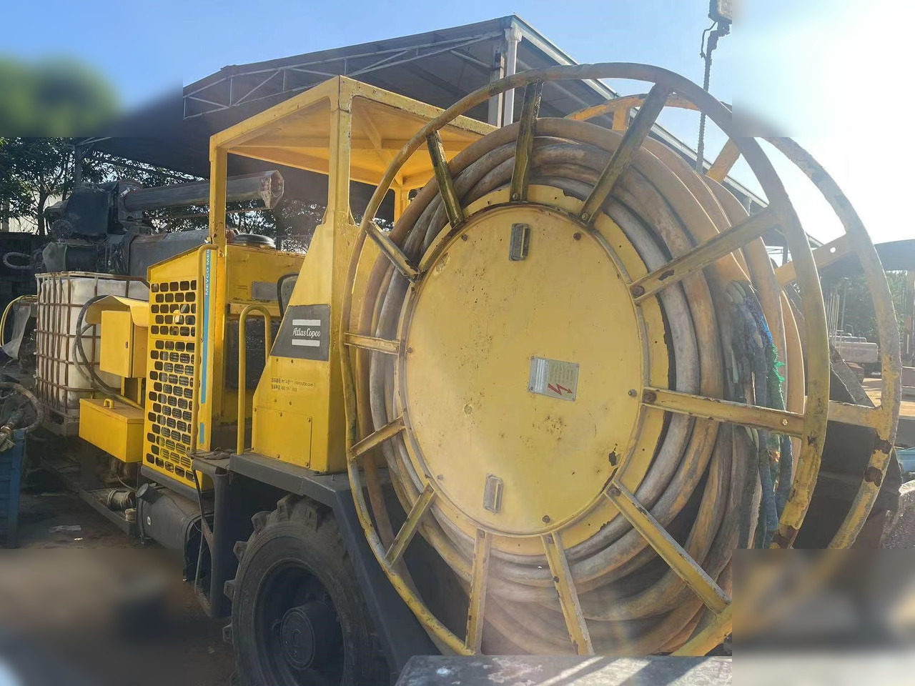 2016 EPIROC MEYCO ME5 MOUNTED ON 2016 ATLAS ARK254K - Camion pompe: photos 1 2016 EPIROC MEYCO ME5 MOUNTED ON 2016 ATLAS ARK254K - Camion pompe: photos 1