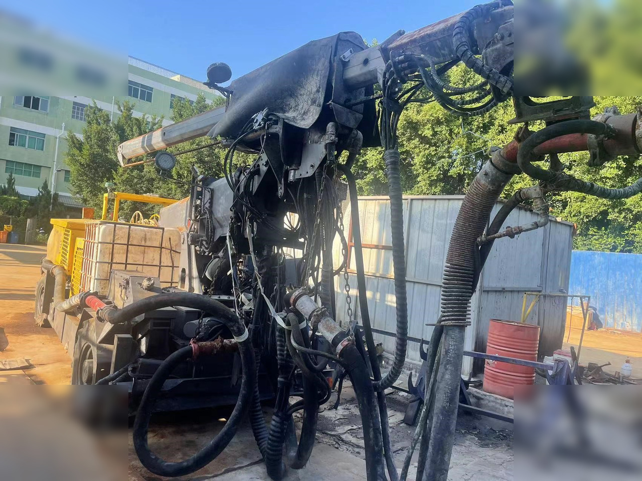 2016 EPIROC MEYCO ME5 MOUNTED ON 2016 ATLAS ARK254K - Camion pompe: photos 3 2016 EPIROC MEYCO ME5 MOUNTED ON 2016 ATLAS ARK254K - Camion pompe: photos 3