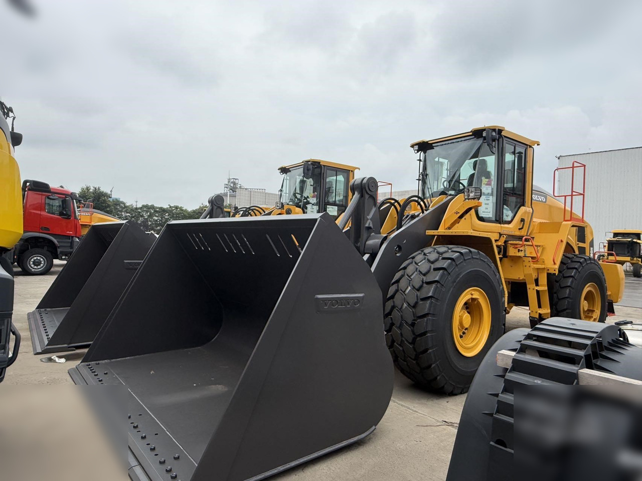 2025 VOLVO L180H - Chargeuse sur pneus: photos 1 2025 VOLVO L180H - Chargeuse sur pneus: photos 1