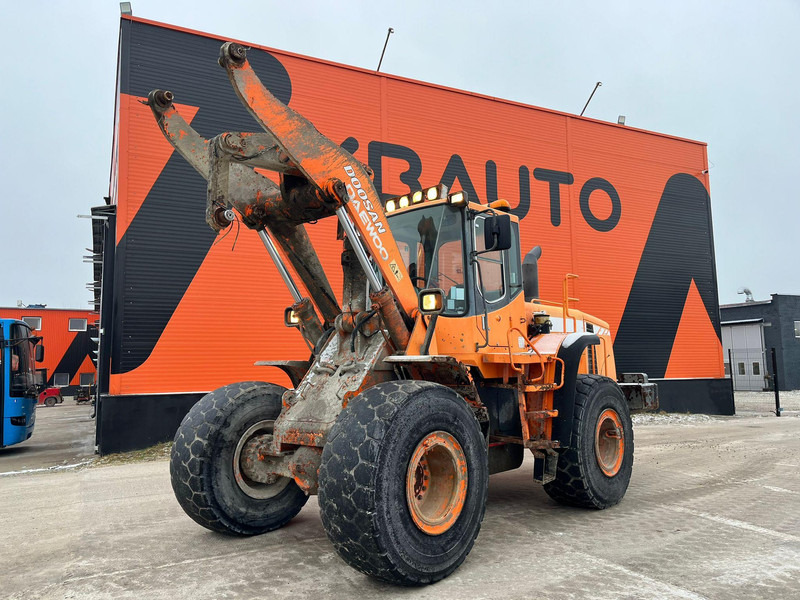 Doosan DL 300 4x4 AC / CENTRAL LUBRICATION - Chargeuse sur pneus: photos 2 Doosan DL 300 4x4 AC / CENTRAL LUBRICATION - Chargeuse sur pneus: photos 2