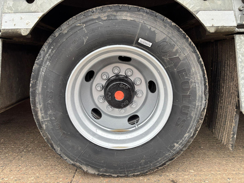 Semi-remorque surbaissé Humbaur HTS30 SCHRAG SAF AXLES / REAR AXLE STEERING: photos 20 Semi-remorque surbaissé Humbaur HTS30 SCHRAG SAF AXLES / REAR AXLE STEERING: photos 20