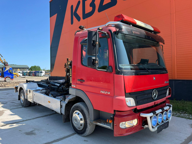 Mercedes-Benz Atego 1024 4x2 PK4100 + WINCH / HOOK LIFT L=3900 mm - Camion ampliroll, Camion grue: photos 4 Mercedes-Benz Atego 1024 4x2 PK4100 + WINCH / HOOK LIFT L=3900 mm - Camion ampliroll, Camion grue: photos 4