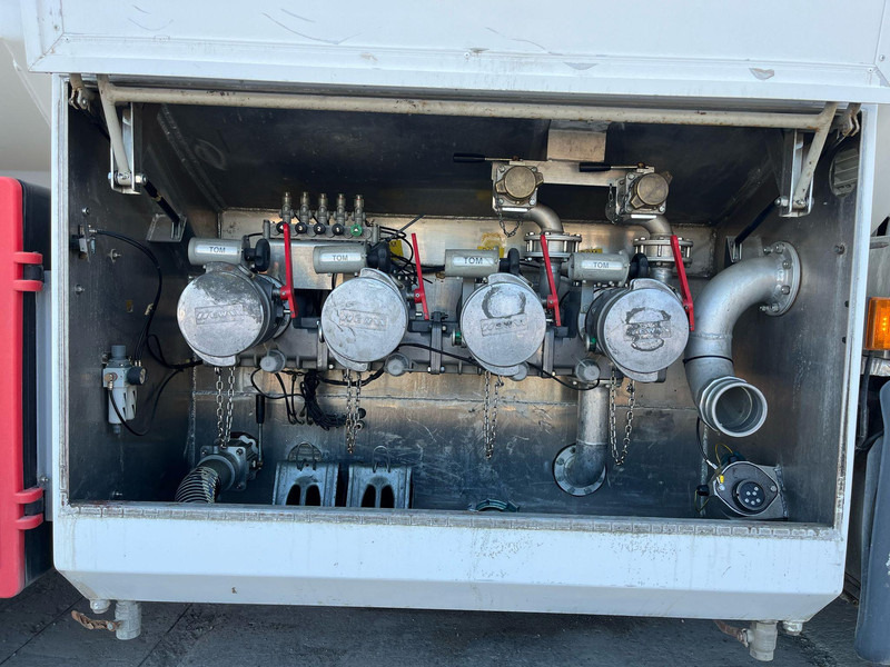 Camion citerne pour transport de carburant Scania P 320 4x2 TANK 11000 l / 2000 + 3000 + 3000 + 3000 l: photos 12