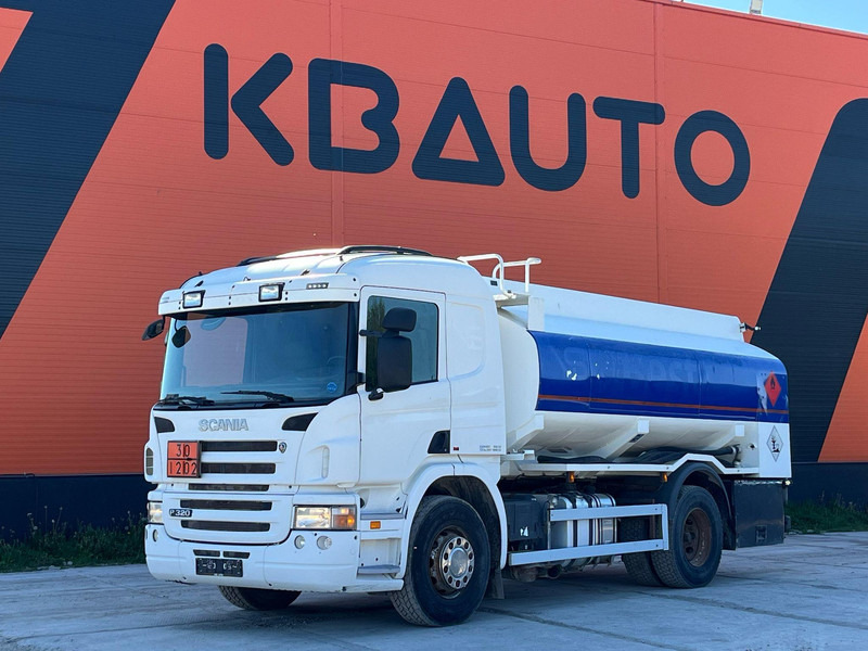 Scania P 320 4x2 TANK 11000 l / 2000 + 3000 + 3000 + 3000 l - Camion citerne: photos 1 Scania P 320 4x2 TANK 11000 l / 2000 + 3000 + 3000 + 3000 l - Camion citerne: photos 1