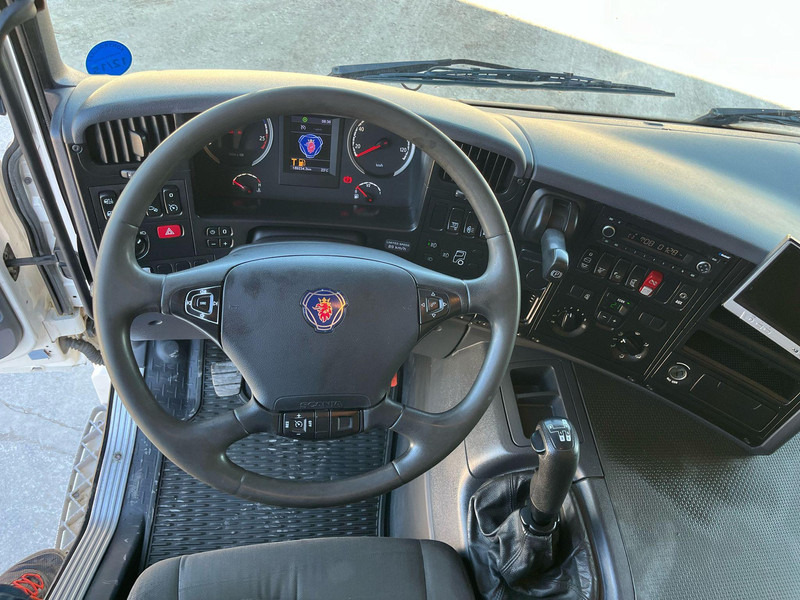 Camion citerne pour transport de carburant Scania P 320 4x2 TANK 11000 l / 2000 + 3000 + 3000 + 3000 l: photos 17