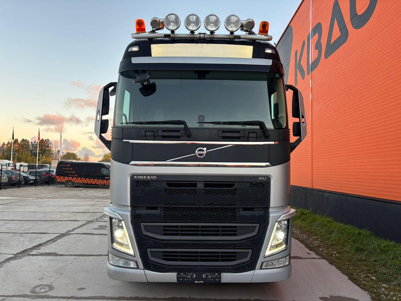 Volvo FH 540 8x4*4 PALFINGER PK 33002 EH / PLATFORM L=7049 mm - Camion plateau, Camion grue: photos 3 Volvo FH 540 8x4*4 PALFINGER PK 33002 EH / PLATFORM L=7049 mm - Camion plateau, Camion grue: photos 3
