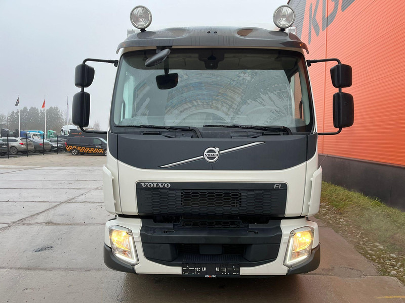 Volvo FL 210 4x2 BOXHEATING / BOX L=8757 mm - Camion fourgon: photos 3 Volvo FL 210 4x2 BOXHEATING / BOX L=8757 mm - Camion fourgon: photos 3