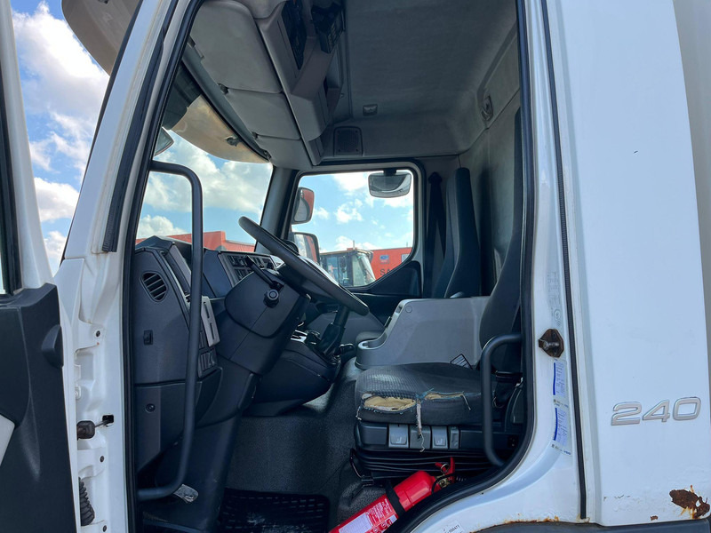 Camion frigorifique Volvo FL 240 4x2 SUPRA 750 / BOX L=7188 mm / 3 & 7 GEAR FAILURE: photos 20 Camion frigorifique Volvo FL 240 4x2 SUPRA 750 / BOX L=7188 mm / 3 & 7 GEAR FAILURE: photos 20