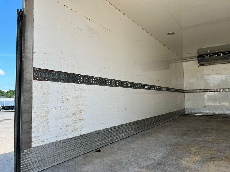 Camion frigorifique Volvo FL 240 4x2 SUPRA 750 / BOX L=7188 mm / 3 & 7 GEAR FAILURE: photos 12 Camion frigorifique Volvo FL 240 4x2 SUPRA 750 / BOX L=7188 mm / 3 & 7 GEAR FAILURE: photos 12