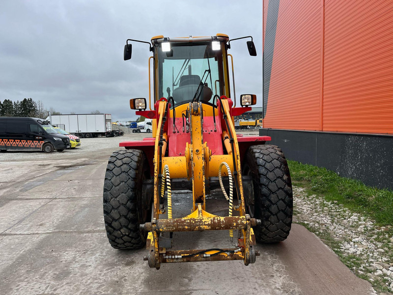 Volvo L 30 B-Z/X 4x4 AC / QUICK COUPLER / BUCKET + FORKS - Chargeuse sur pneus: photos 4 Volvo L 30 B-Z/X 4x4 AC / QUICK COUPLER / BUCKET + FORKS - Chargeuse sur pneus: photos 4