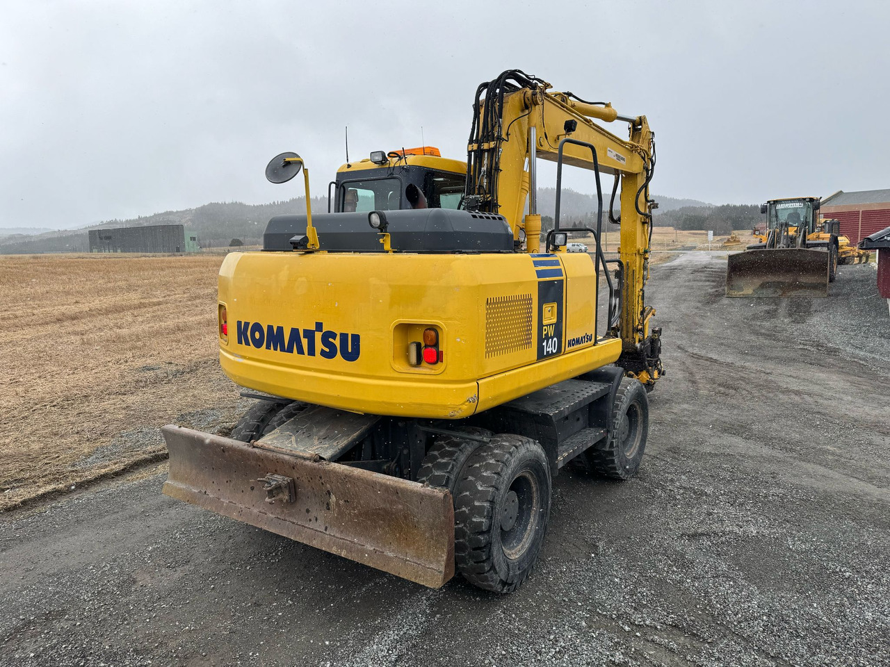 KOMATSU PW 140-7 - Pelle sur pneus: photos 4 KOMATSU PW 140-7 - Pelle sur pneus: photos 4