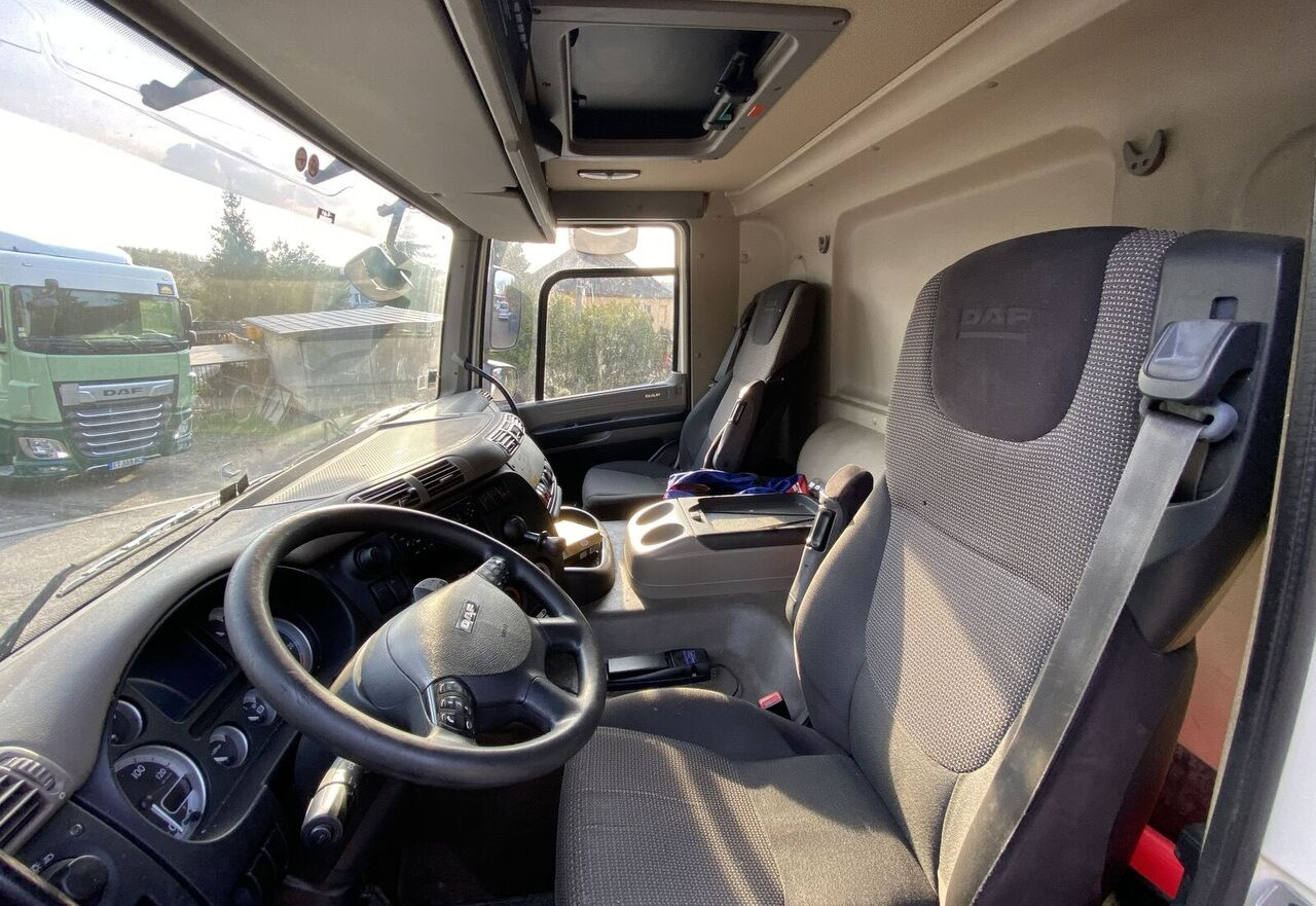 Photo d'intérieur 1: Camion plateau, Camion grue DAF CF 85 410 Photo d'intérieur 1: Camion plateau, Camion grue DAF CF 85 410