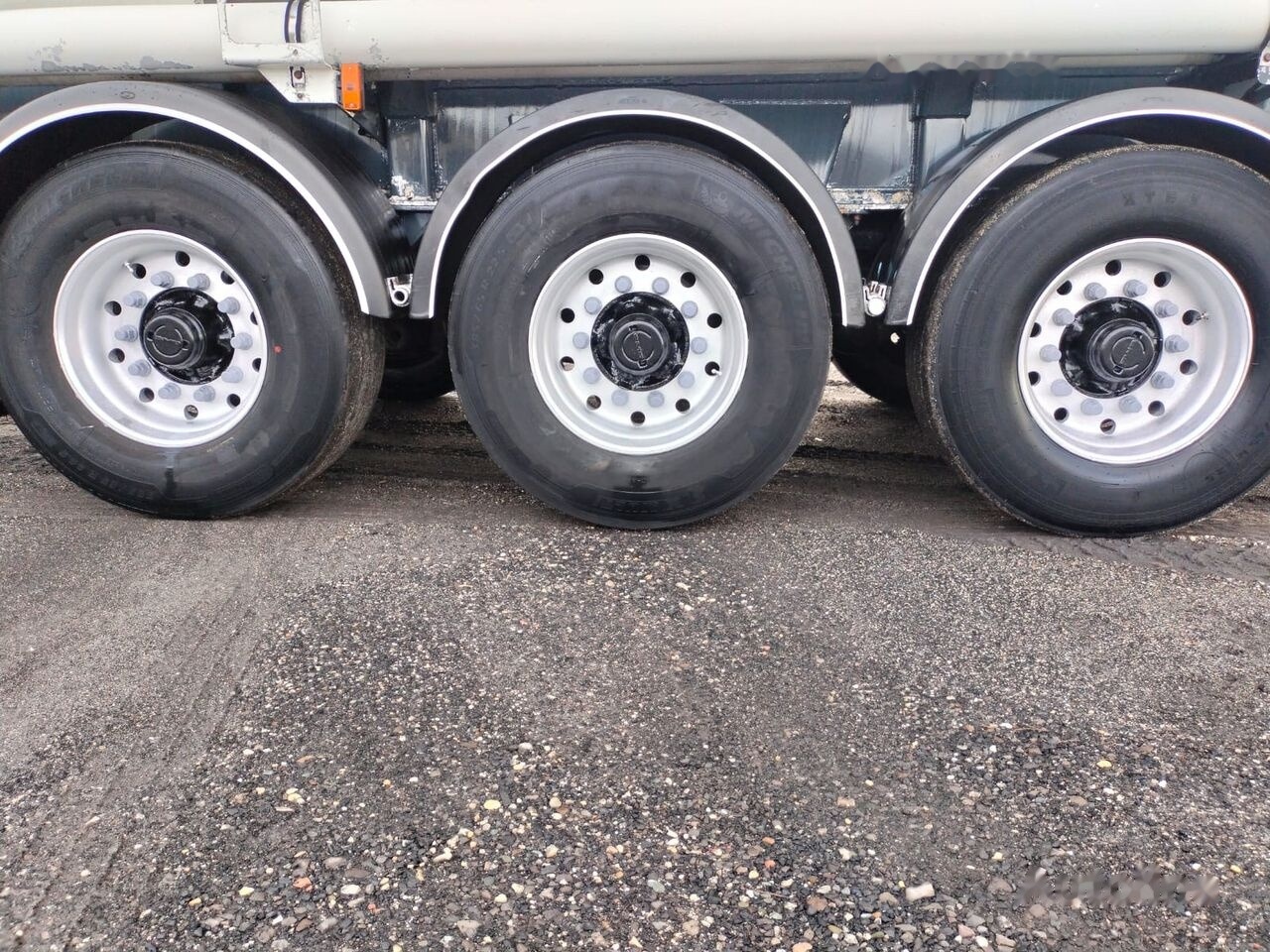 Semi-remorque citerne pour transport de carburant Trailor TX34: photos 14 Semi-remorque citerne pour transport de carburant Trailor TX34: photos 14