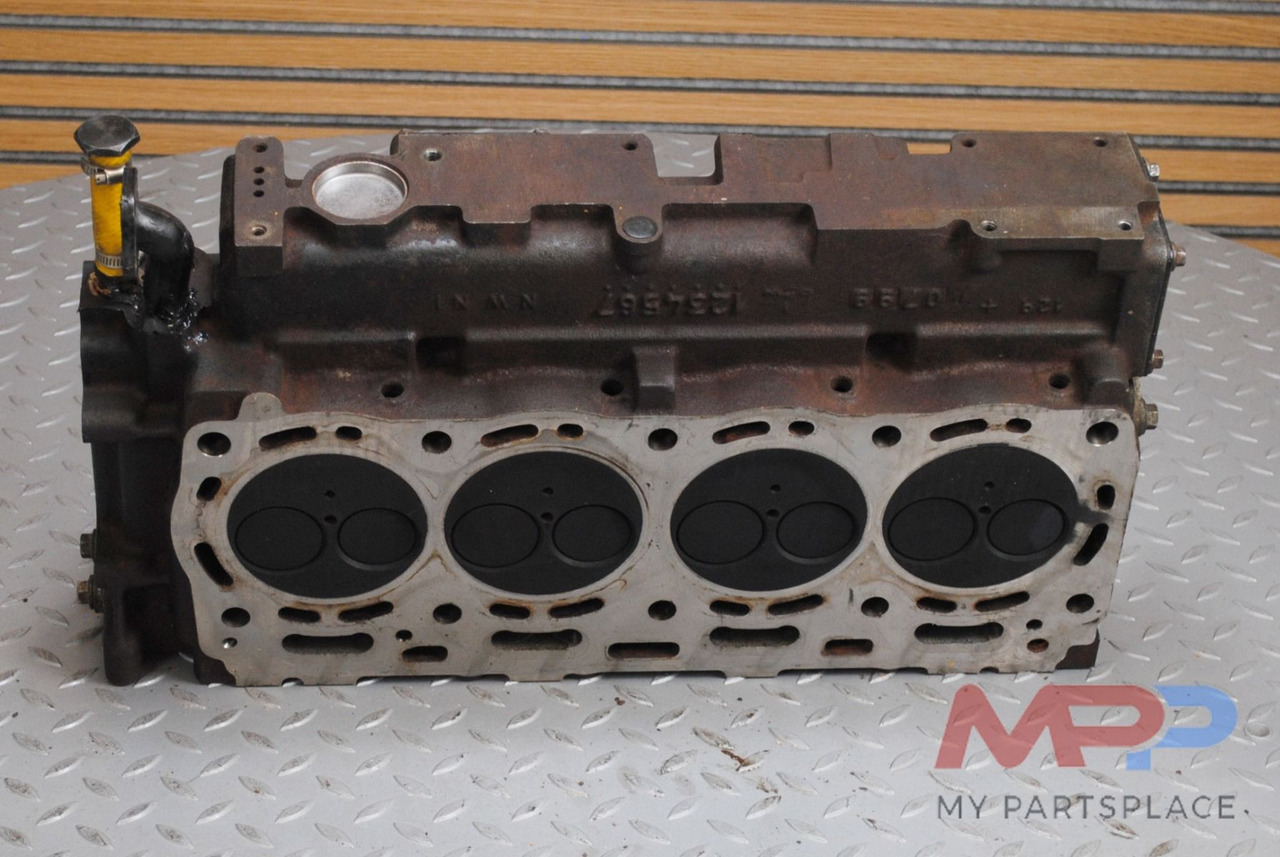 Perkins Cilinderkop Perkins 1104 - Culasse: photos 2 Perkins Cilinderkop Perkins 1104 - Culasse: photos 2