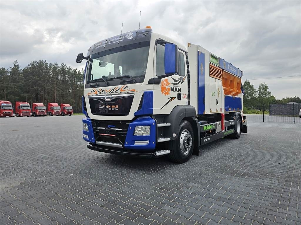 MAN RSP ESE 18/4-KM Saugbagger vacuum cleaner excavato - Camion hydrocureur: photos 3 MAN RSP ESE 18/4-KM Saugbagger vacuum cleaner excavato - Camion hydrocureur: photos 3