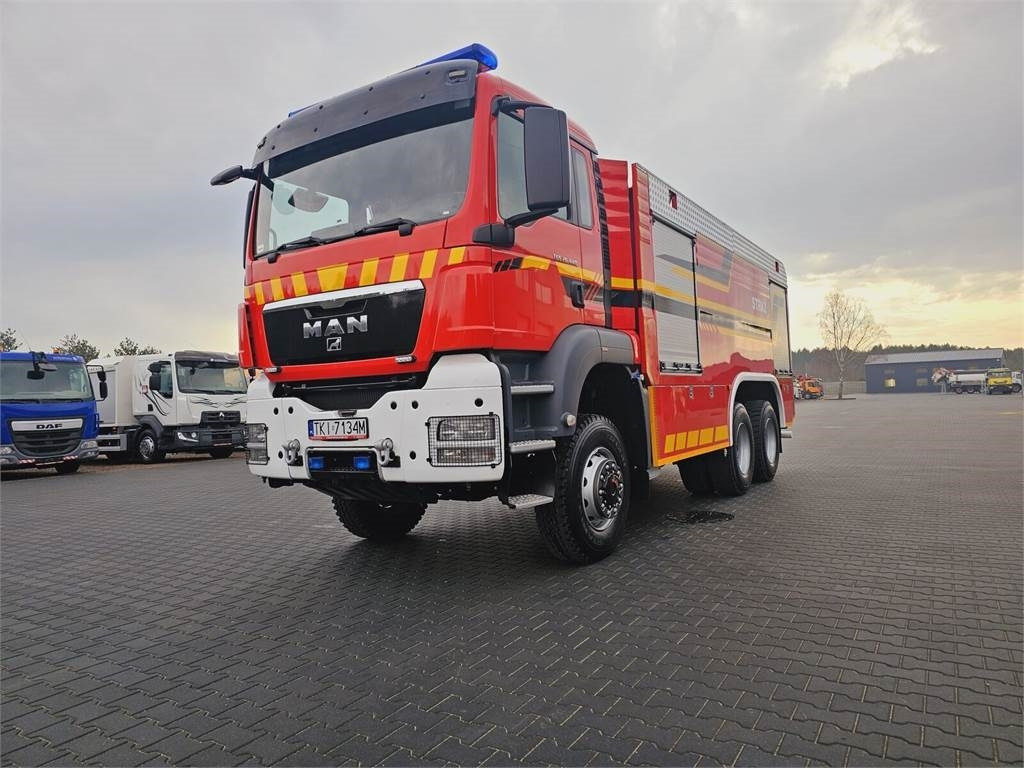 MAN TGS 26.440 6x6 9500 l water + 950 foam Stolarczyk - Camion de pompier: photos 1 MAN TGS 26.440 6x6 9500 l water + 950 foam Stolarczyk - Camion de pompier: photos 1