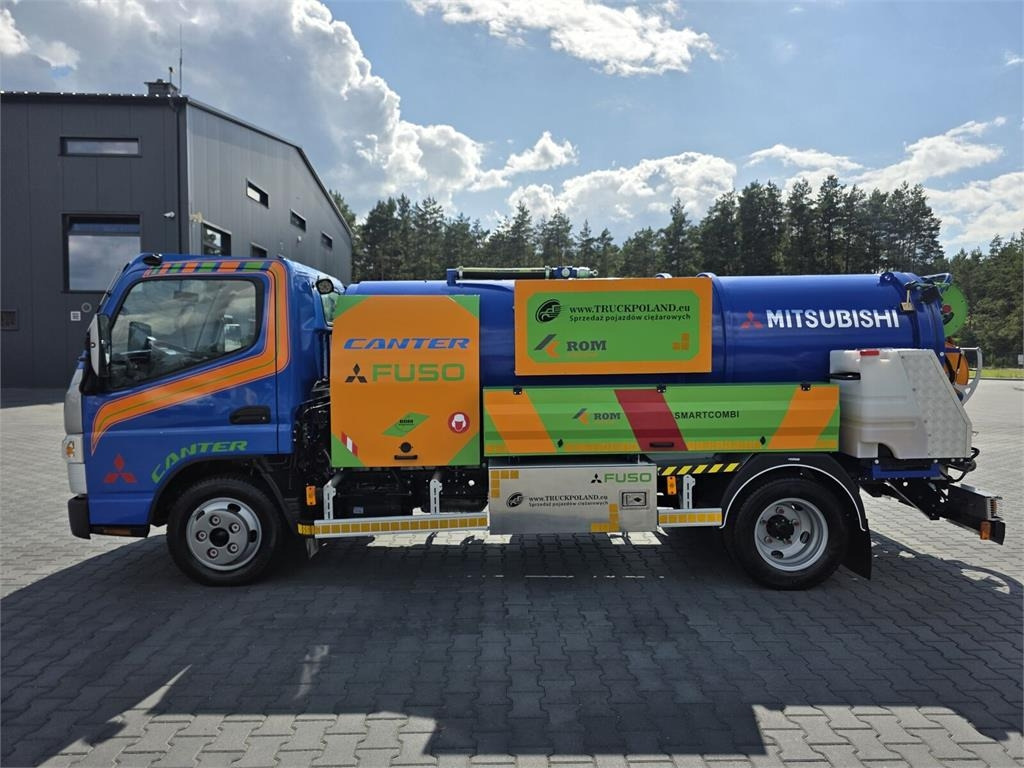 Mitsubishi ROM SMART COMBI WUKO HOT WATER FOR CLEANING SEWAGE - Camion hydrocureur: photos 4 Mitsubishi ROM SMART COMBI WUKO HOT WATER FOR CLEANING SEWAGE - Camion hydrocureur: photos 4