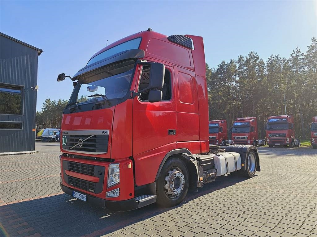 Volvo FH13 XXL MANUAL 420 EURO 5 2011 r MEGA LOW DECK - Tracteur routier: photos 2 Volvo FH13 XXL MANUAL 420 EURO 5 2011 r MEGA LOW DECK - Tracteur routier: photos 2