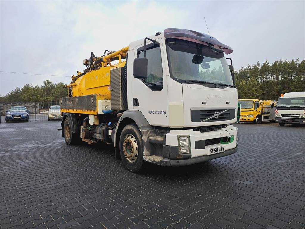 Volvo FULLER TANKERS 2008 WUKO for collecting liquid was - Camion hydrocureur: photos 2 Volvo FULLER TANKERS 2008 WUKO for collecting liquid was - Camion hydrocureur: photos 2