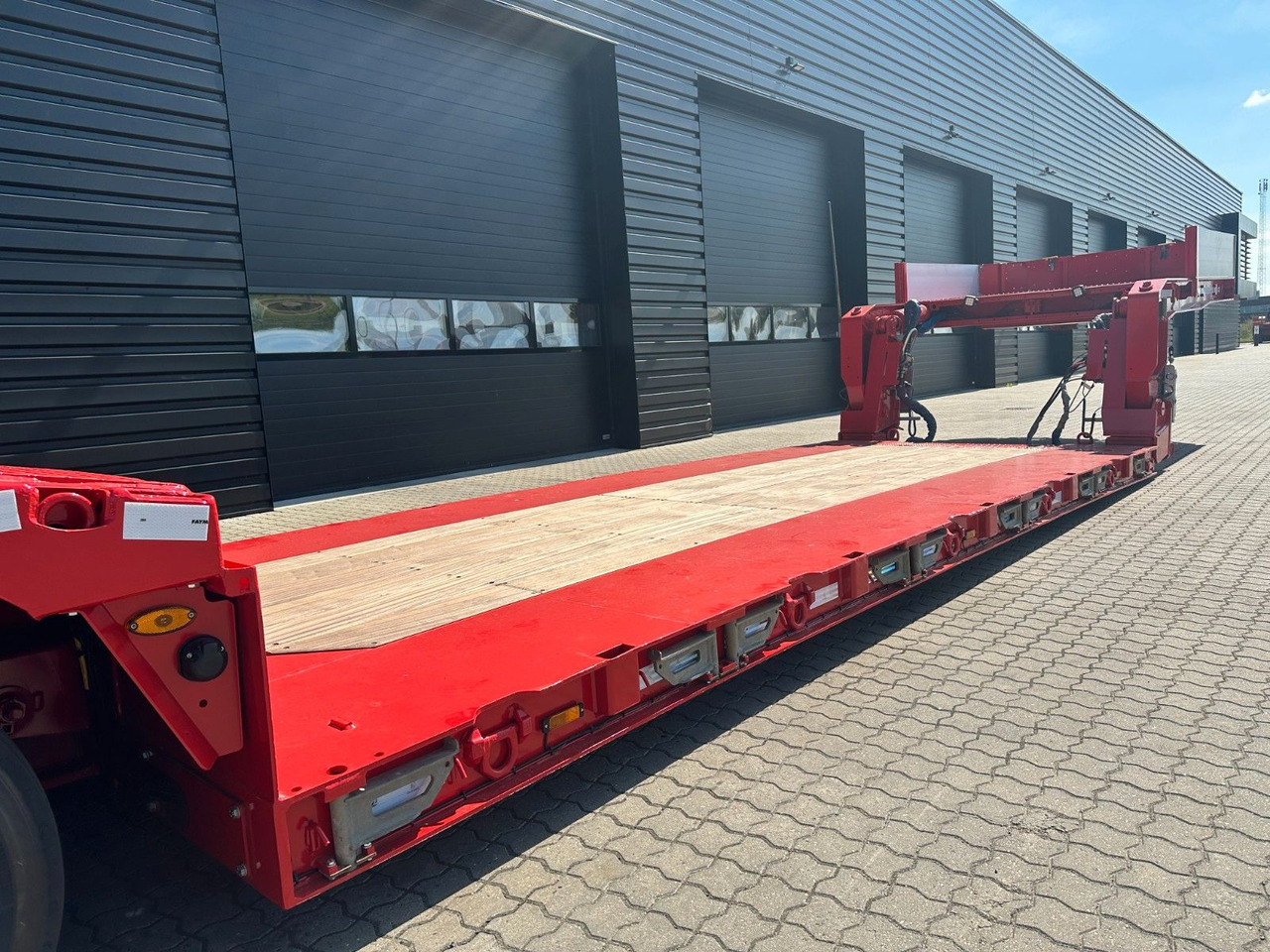 Faymonville Megamax 2 achs tiefbett / Neu Lackiert Faymonville Megamax 2 achs tiefbett / Neu Lackiert - Semi-remorque surbaissé: photos 3 Faymonville Megamax 2 achs tiefbett / Neu Lackiert Faymonville Megamax 2 achs tiefbett / Neu Lackiert - Semi-remorque surbaissé: photos 3