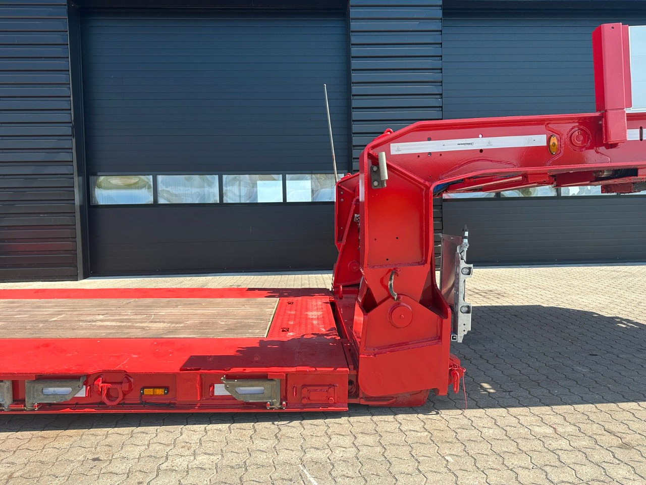 Faymonville Megamax 2 achs tiefbett / Neu Lackiert Faymonville Megamax 2 achs tiefbett / Neu Lackiert - Semi-remorque surbaissé: photos 4 Faymonville Megamax 2 achs tiefbett / Neu Lackiert Faymonville Megamax 2 achs tiefbett / Neu Lackiert - Semi-remorque surbaissé: photos 4