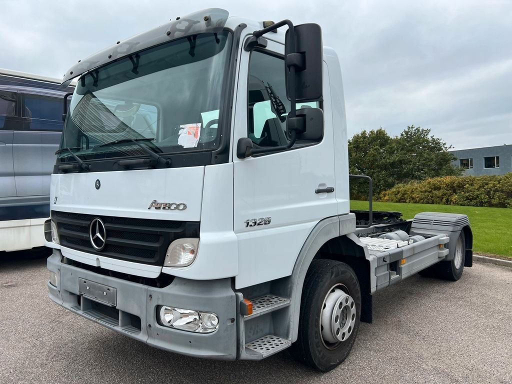 Mercedes-Benz Atego 1328 LS 4x2 + Diagnose Auflieger Mercedes-Benz Atego 1328 LS 4x2 + Diagnose Auflieger - Tracteur routier: photos 3 Mercedes-Benz Atego 1328 LS 4x2 + Diagnose Auflieger Mercedes-Benz Atego 1328 LS 4x2 + Diagnose Auflieger - Tracteur routier: photos 3