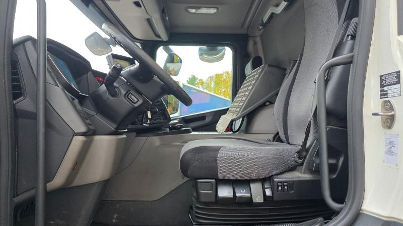 Camion frigorifique Scania P 320: photos 8