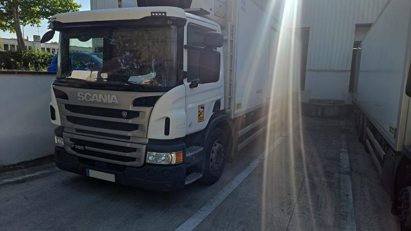 Scania P 320 - Camion frigorifique: photos 1 Scania P 320 - Camion frigorifique: photos 1