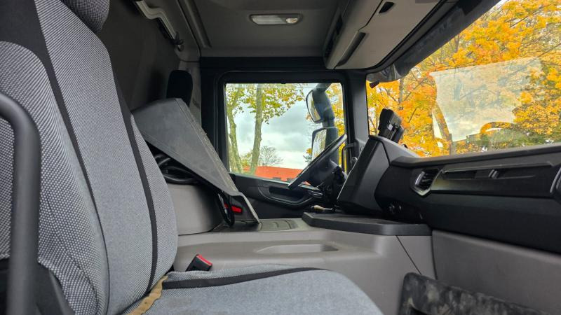 Camion frigorifique Scania P 320: photos 13