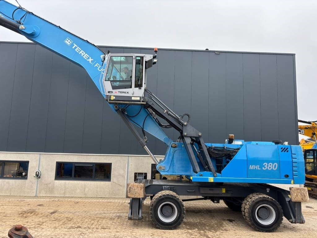 Fuchs MHL 380 -- only 6650 real working hours - Pelle de manutention: photos 3 Fuchs MHL 380 -- only 6650 real working hours - Pelle de manutention: photos 3