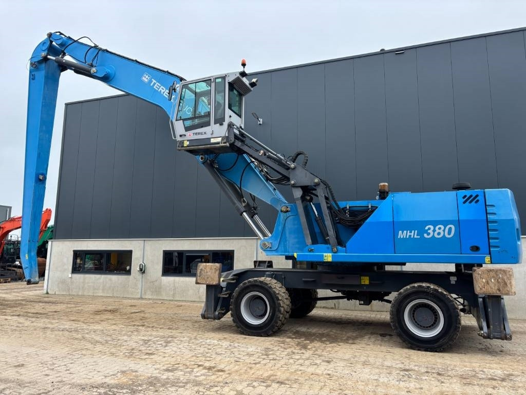 Fuchs MHL 380 -- only 6650 real working hours - Pelle de manutention: photos 5 Fuchs MHL 380 -- only 6650 real working hours - Pelle de manutention: photos 5