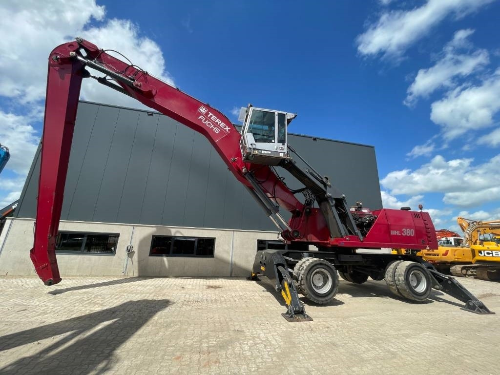 Fuchs MHL380 -- MHL 380 -- 21 mtr reach - Pelle de manutention: photos 1 Fuchs MHL380 -- MHL 380 -- 21 mtr reach - Pelle de manutention: photos 1