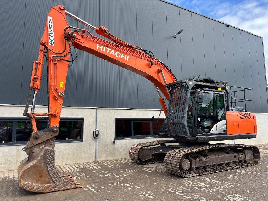 Hitachi ZX 210 LC-6 - Pelle sur chenille: photos 1 Hitachi ZX 210 LC-6 - Pelle sur chenille: photos 1