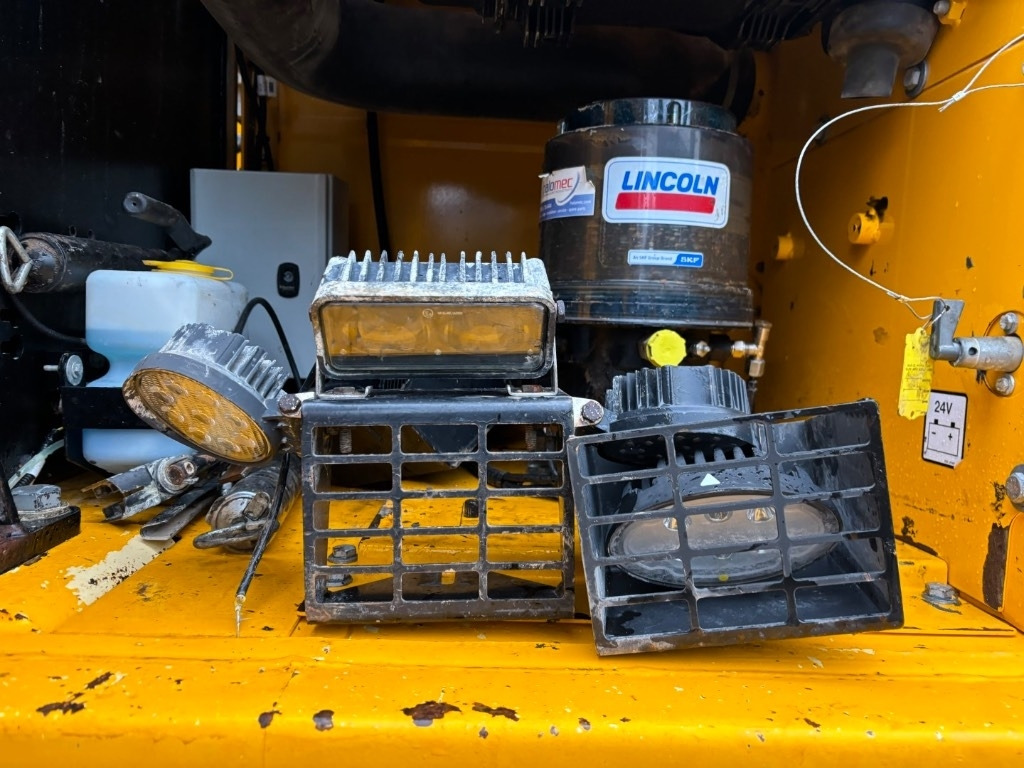 Pelle sur chenille JCB JS370LC -- JS 370 LC -- Full options: photos 34