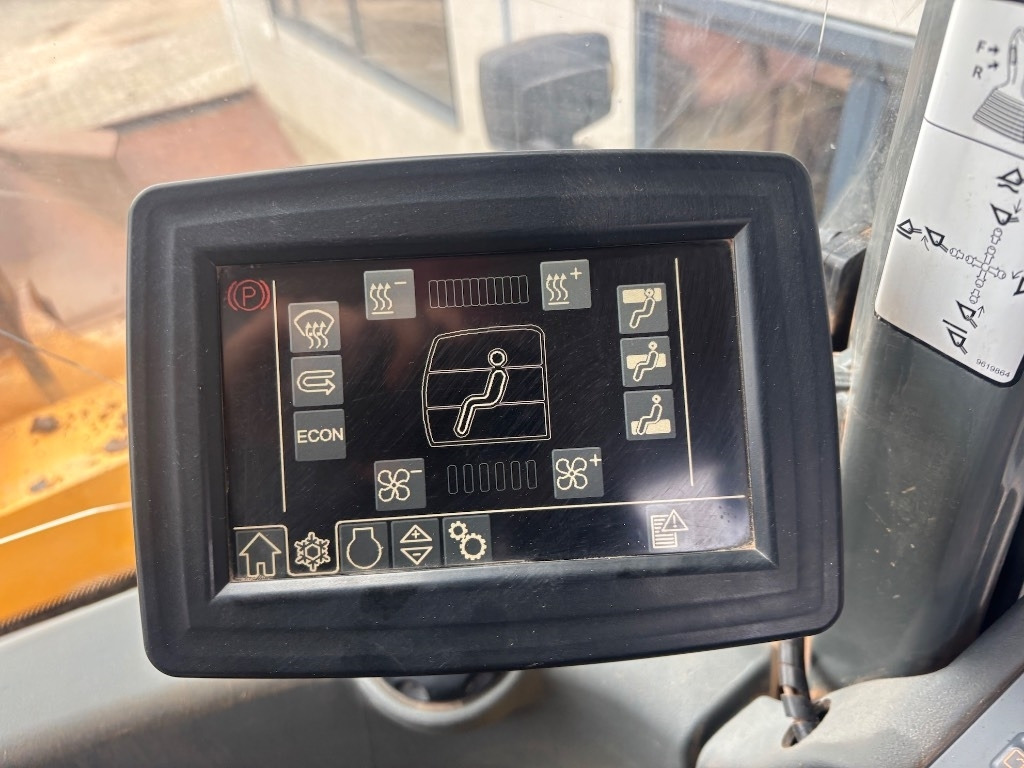 Chargeuse sur pneus Liebherr L 550: photos 16