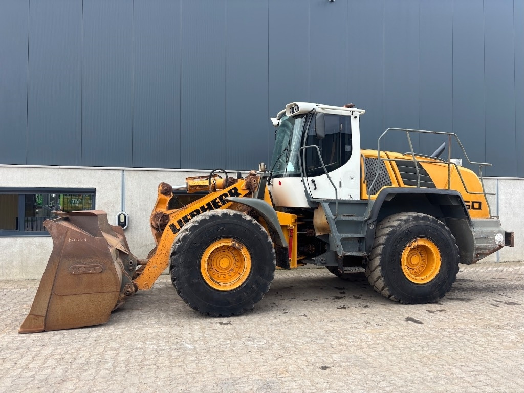 Liebherr L 550 - Chargeuse sur pneus: photos 2 Liebherr L 550 - Chargeuse sur pneus: photos 2
