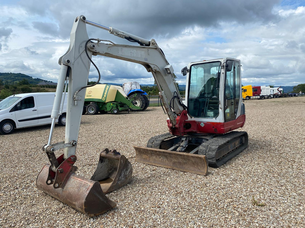 TAKEUCHI TB 250 - Pelle sur chenille: photos 1 TAKEUCHI TB 250 - Pelle sur chenille: photos 1