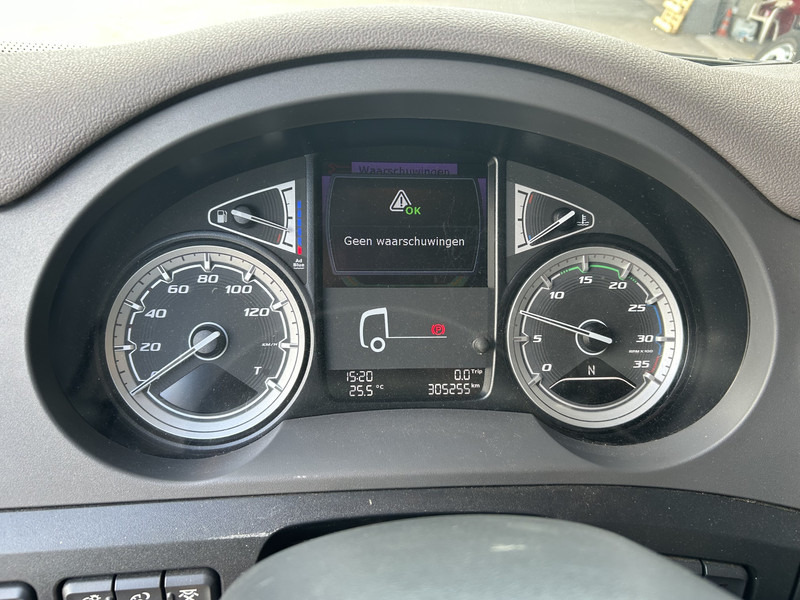 DAF CF 260 FA / Carrier Koeler - 30 gr / Chereau Frigobox / Laadklep 2000 kg - Camion frigorifique: photos 4 DAF CF 260 FA / Carrier Koeler - 30 gr / Chereau Frigobox / Laadklep 2000 kg - Camion frigorifique: photos 4