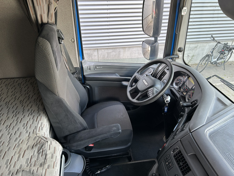 DAF XF 440 FAN SSC + Aschersleben Kaross DSA 18 / Loadlift 4000 kg / Curtainside Combi - Camion à rideaux coulissants: photos 3 DAF XF 440 FAN SSC + Aschersleben Kaross DSA 18 / Loadlift 4000 kg / Curtainside Combi - Camion à rideaux coulissants: photos 3