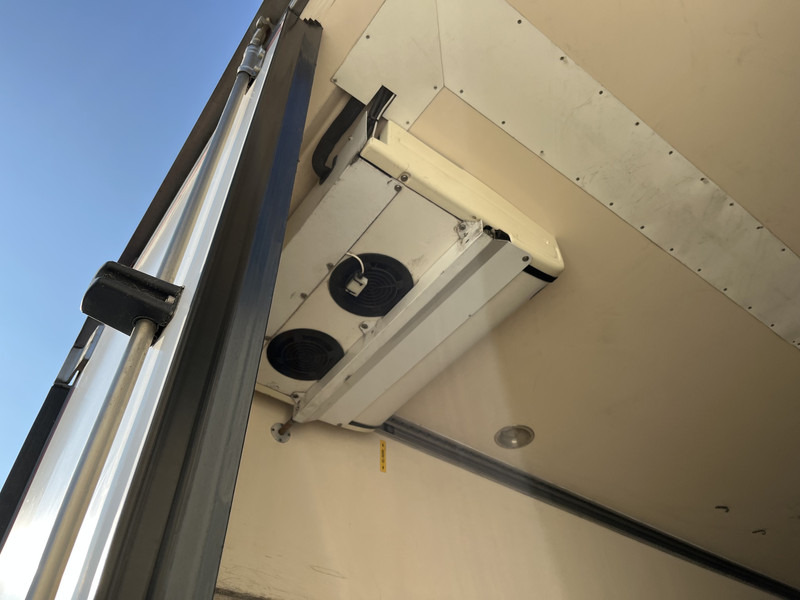 Krone Cool Liner / Carrier Vector 1850 mt / Frigo Box / Loadlift / NL Trailer - Semi-remorque frigorifique: photos 4 Krone Cool Liner / Carrier Vector 1850 mt / Frigo Box / Loadlift / NL Trailer - Semi-remorque frigorifique: photos 4