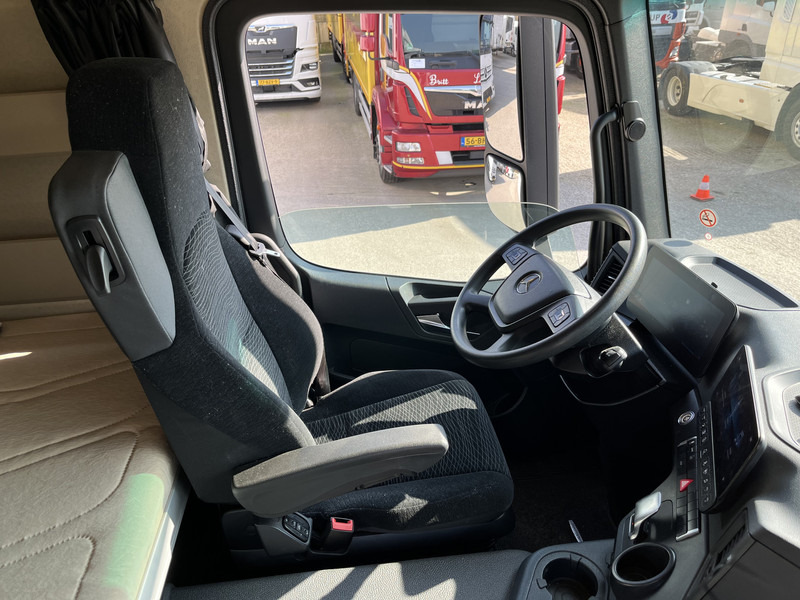 Mercedes-Benz Actros 2124 / 2023 / 18 Ton / Box / Laadklep - Camion fourgon: photos 3 Mercedes-Benz Actros 2124 / 2023 / 18 Ton / Box / Laadklep - Camion fourgon: photos 3