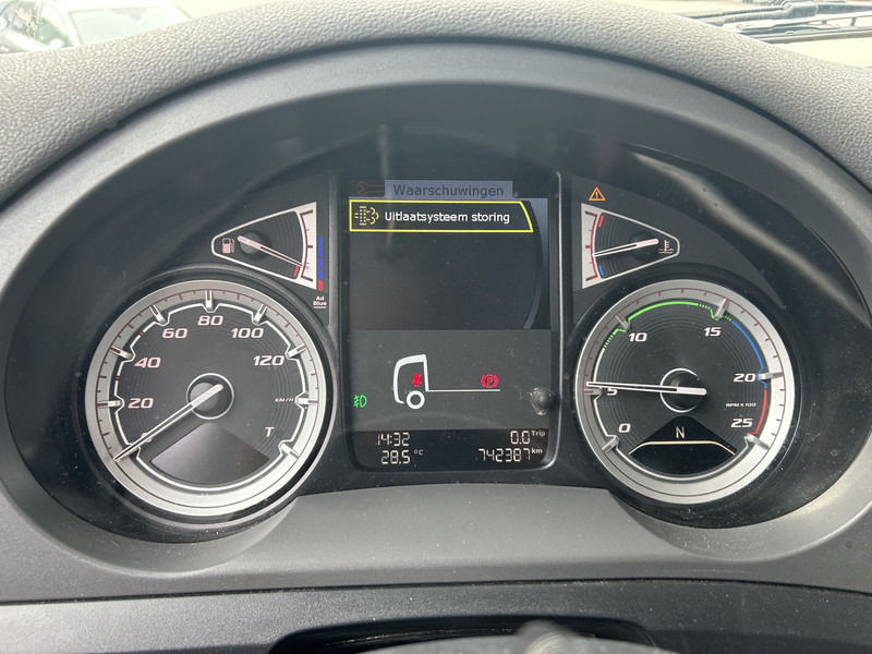 DAF CF 410 FT Space Cab / 742 dkm / 2 Tanks / NL Truck - Tracteur routier: photos 4 DAF CF 410 FT Space Cab / 742 dkm / 2 Tanks / NL Truck - Tracteur routier: photos 4